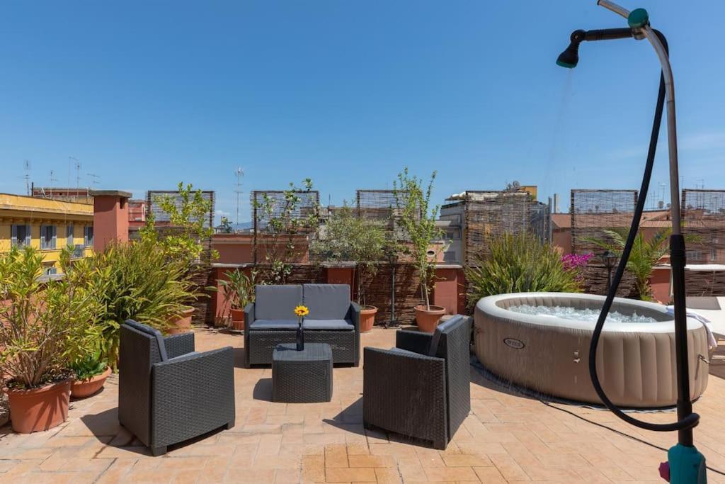 Penthouse With Jacuzzi On Private Terrace In Trastevere 罗马 外观 照片