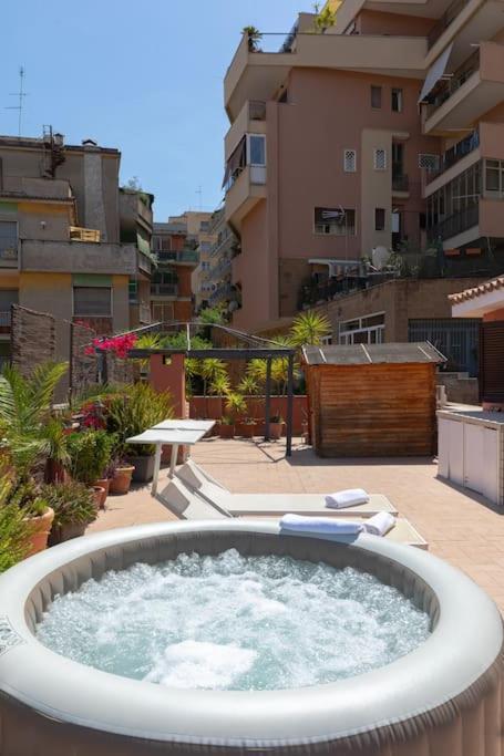 Penthouse With Jacuzzi On Private Terrace In Trastevere 罗马 外观 照片