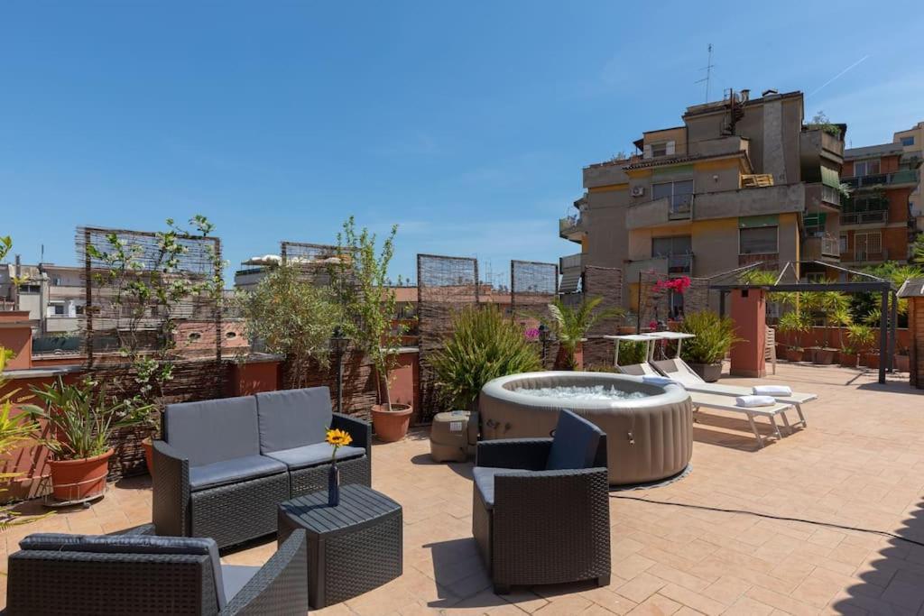 Penthouse With Jacuzzi On Private Terrace In Trastevere 罗马 外观 照片