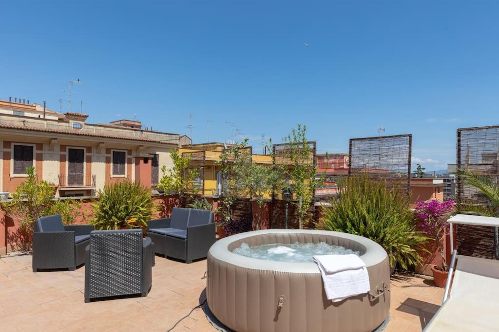 Penthouse With Jacuzzi On Private Terrace In Trastevere 罗马 外观 照片