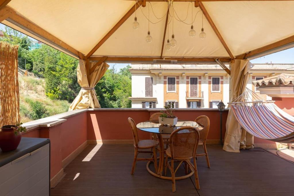 Penthouse With Jacuzzi On Private Terrace In Trastevere 罗马 外观 照片